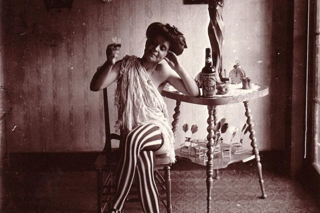 У мережі показали відверті фотографії жінок з американських борделів (18+) - фото 185617