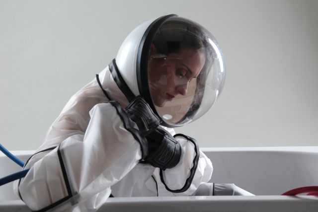 Винайдено костюм для приймання ванни в космосі - фото 186643