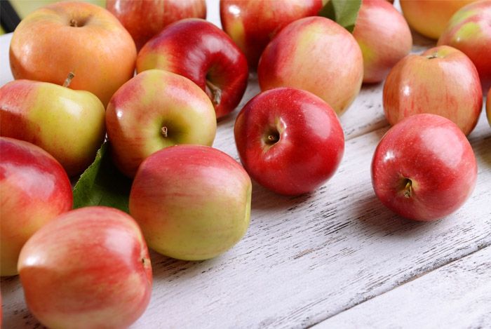 Вчені назвали смертельний компонент в яблуках