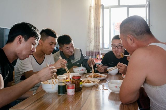 Як виглядає одна з найбільших в світі біткойн-ферм - фото 190591