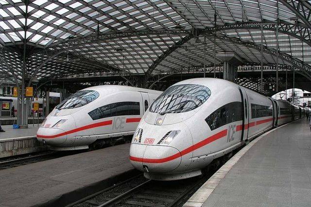 У Британії пропонують впровадити окремі потяги для чоловіків і жінок