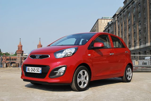 Названо найкращі автомобілі для жінок - фото 192437