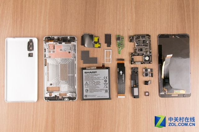 Усередині цікавіше: Sharp Aquos S2 потрапив до рук майстрів - фото 188792