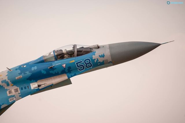 Як українські льотчики підкорювали Airshow-2017: ефектні фото - фото 192006