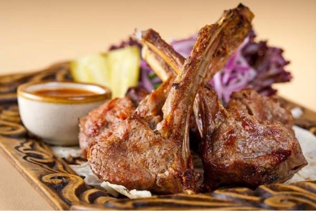 Названі небезпечні властивості баранини - фото 190276