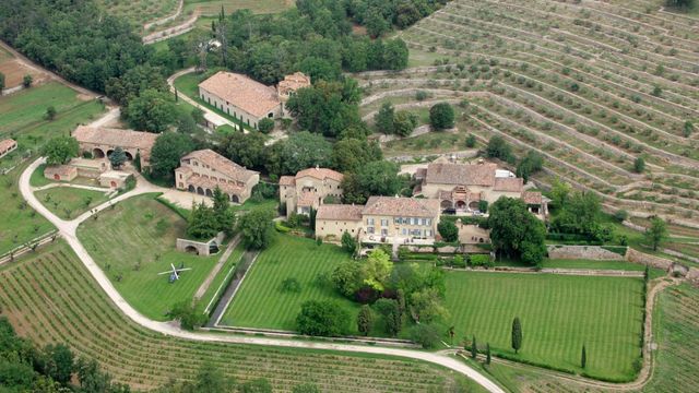 На Бреда Пітта і Анджеліну Джолі подали до суду - фото 190344