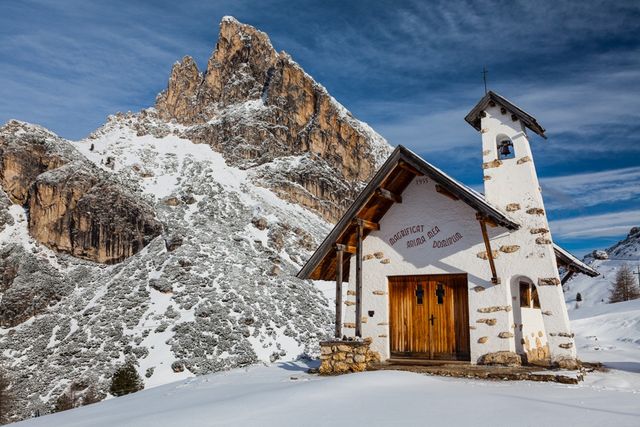Доломітові Альпи у різну пору року: вражаючі фото - фото 189743