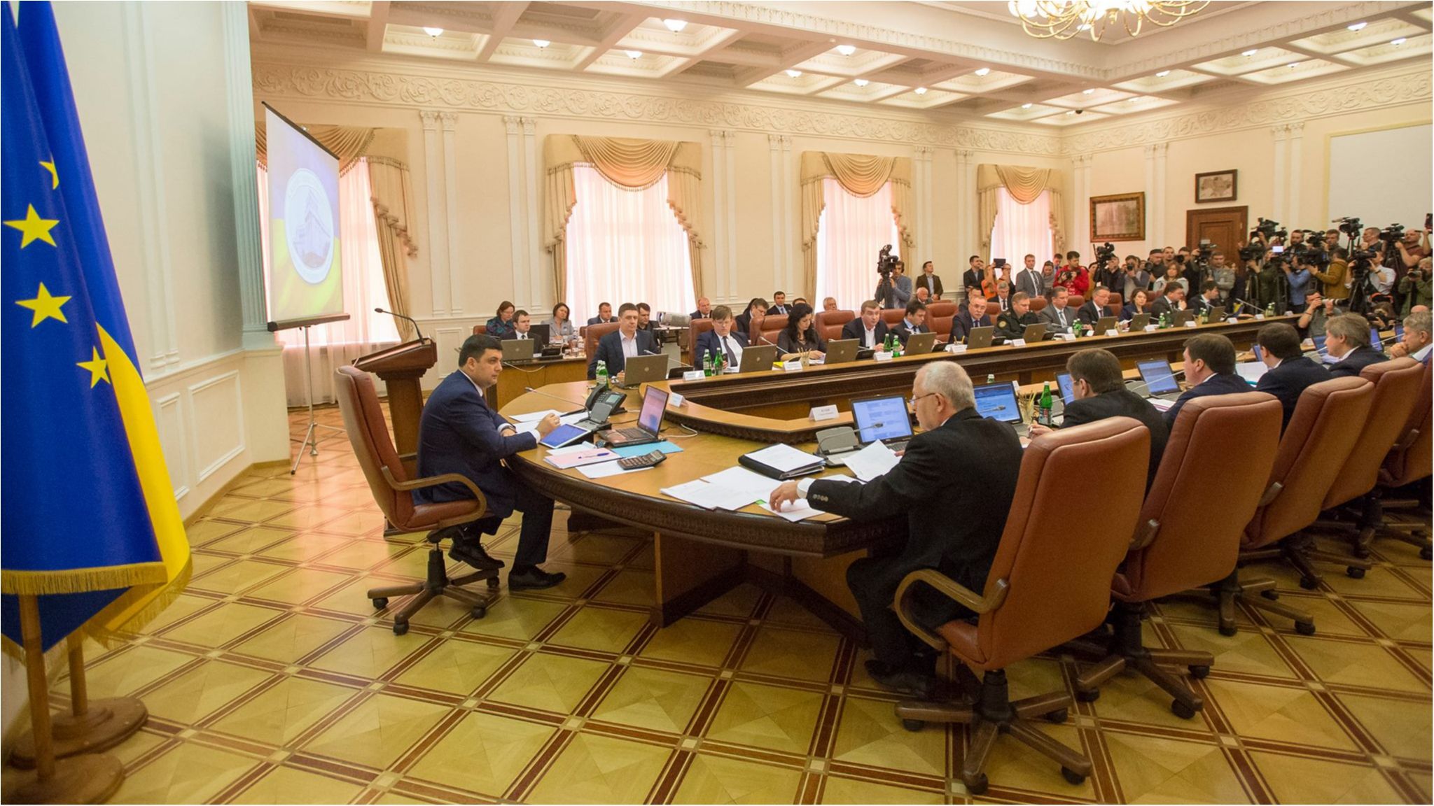 У Кабміні з'являться посади з пристойним окладом