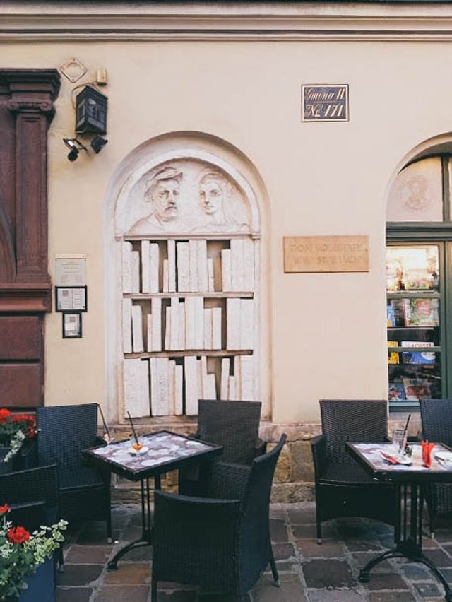 Нетуристична мандрівка Краковом: місця, де має побувати кожен - фото 190565