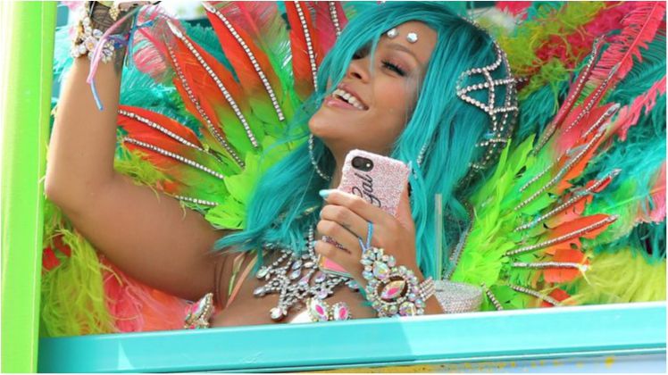Rihanna шокувала відвертим костюмом на карнавалі: ефектні фото