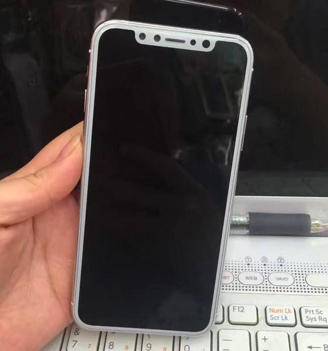 Опубліковані нові фото прототипу iPhone 8 - фото 185869