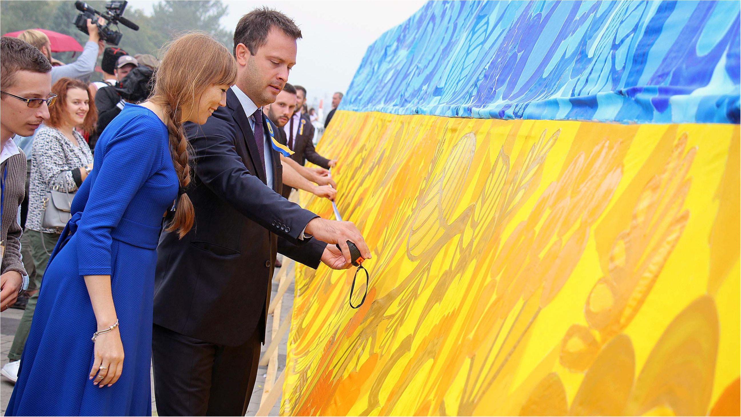 Як в Україні відзначили День прапора: фоторепортаж