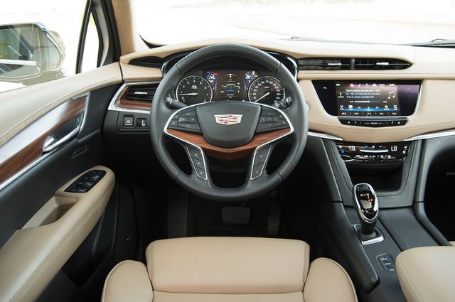 Cadillac представив в Китаї гібридний кросовер XT5 - фото 192209