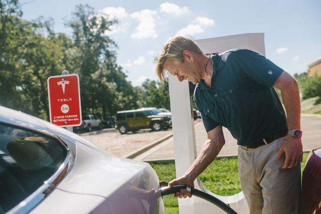 Tesla запропонувала своїм клієнтам нову послугу - фото 190025