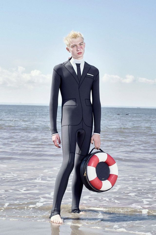 Новий тренд: "Діловий" костюм для тих, хто готовий вести переговори з акулами - фото 187896