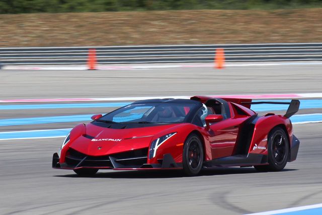 Lamborghini Veneno Roadster - фото 188643