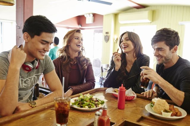 Без паніки! Прості способи покинути її френдзону - фото 188826