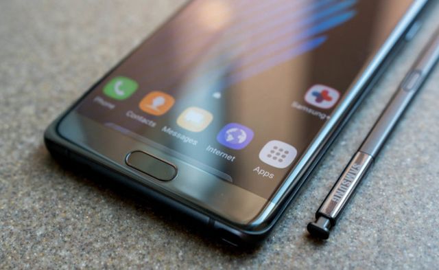 Розкрито ціни нового безрамкового флагмана Samsung - фото 189876