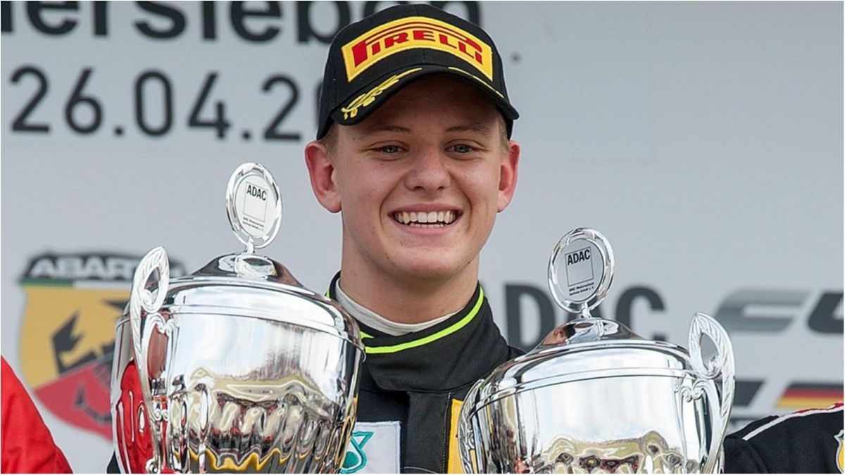 Мік Шумахер проїхав на чемпіонському боліді свого батька