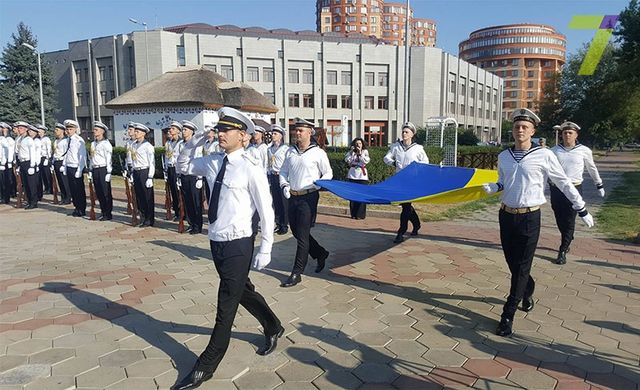 Як в Україні відзначили День прапора: фоторепортаж - фото 190906