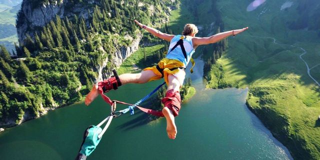 Адреналін зашкалює! Знімки, зроблені безстрашними екстремалами - фото 198201