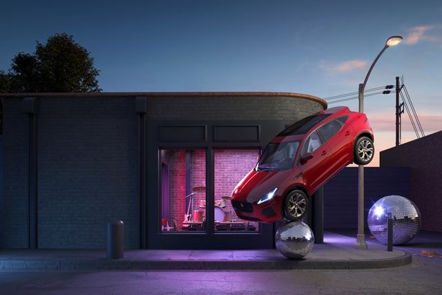 Jaguar E-Pace вибрався на дах і станцював - фото 198223