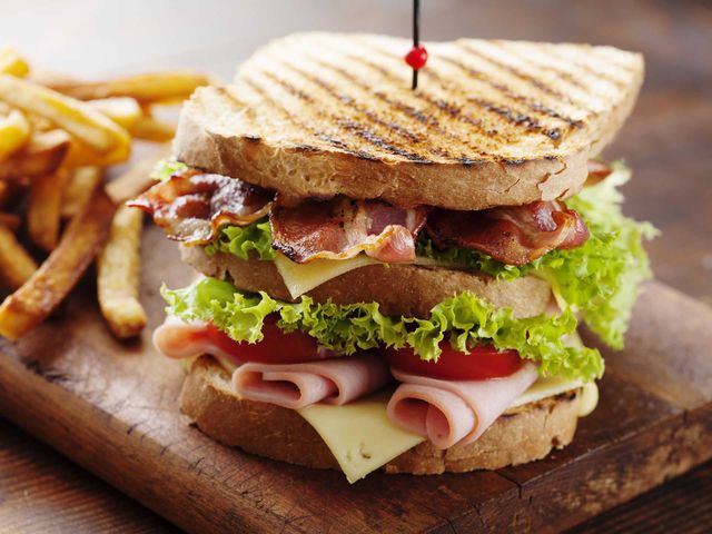 Дієтологи розповіли про корисну властивість сендвічів - фото 194694