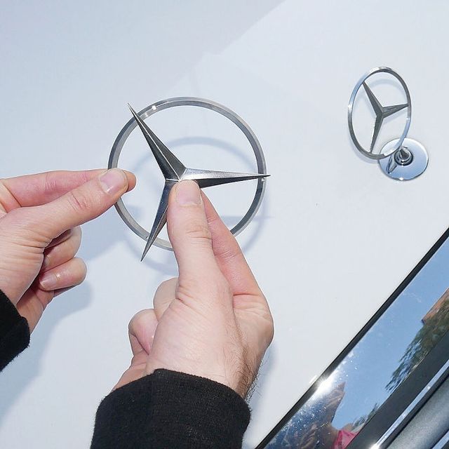 Якби відомі бренди були зброєю: незвичайні фото - фото 198333