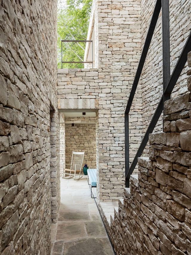 Як виглядає миле помешкання на схилі в Італії: затишні фото - фото 192929