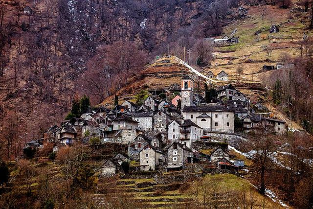 Найменше село Швейцарії перетворять у готель - фото 194567