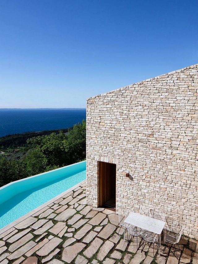 Як виглядає миле помешкання на схилі в Італії: затишні фото - фото 192920