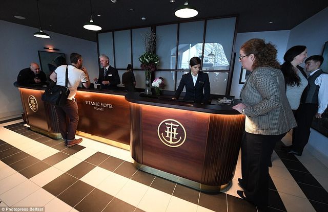 Не потоне! У Британії відкрили готель у стилі "Титаніка" - фото 195828