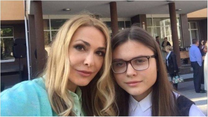 Донька Сумської стала зіркою шкільної лінійки