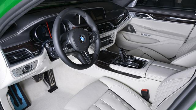 Седан BMW M760Li отримав ексклюзивний відтінок - фото 196756