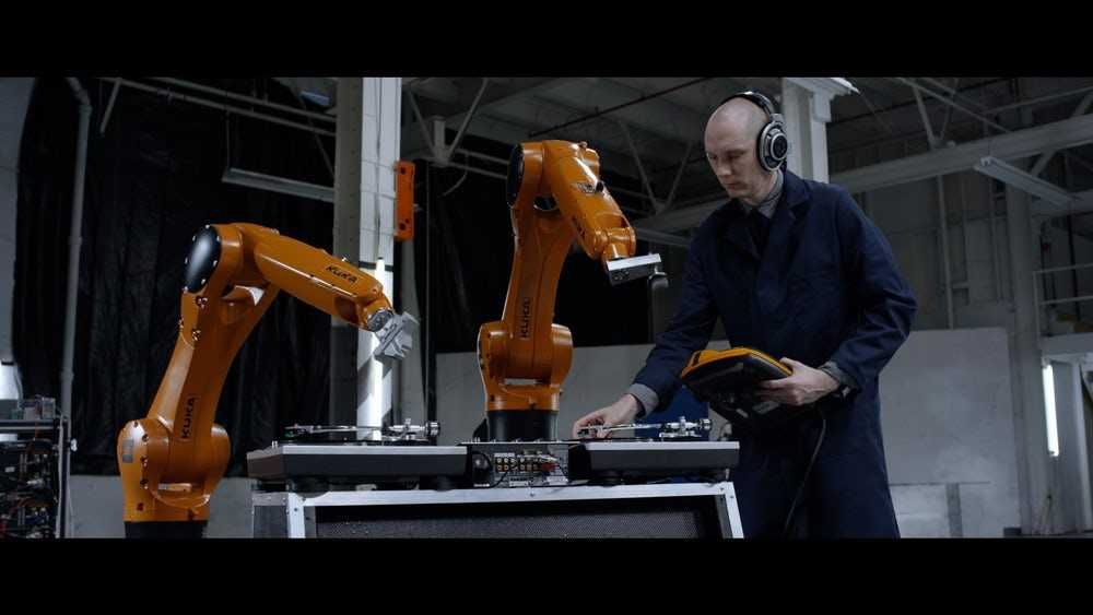 Вас здивують промислові роботи, які грають на музичних інструментах: відеофакт