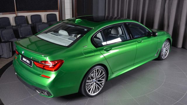 Седан BMW M760Li отримав ексклюзивний відтінок - фото 196760