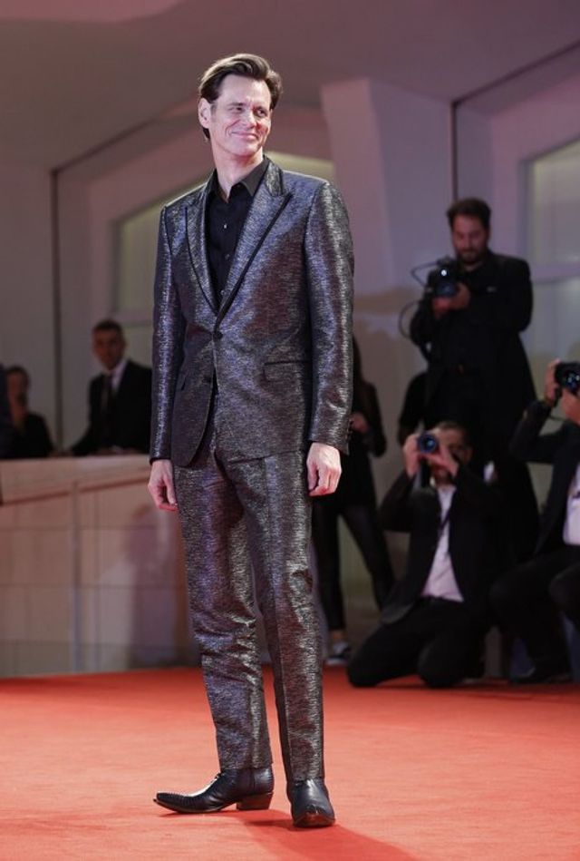 Помолоділий Джим Керрі потішив фанів новим іміджем: з'явилися фото - фото 194116