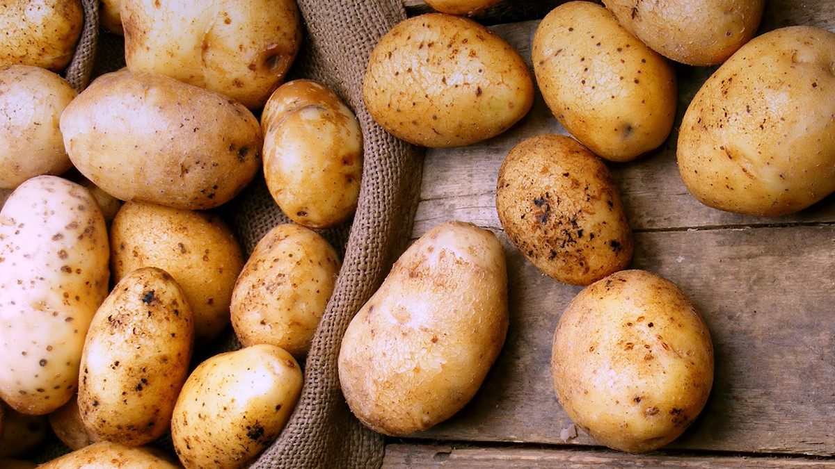 Чоловіку вдалося схуднути на кілька десятків кілограмів завдяки картоплі - фото 1