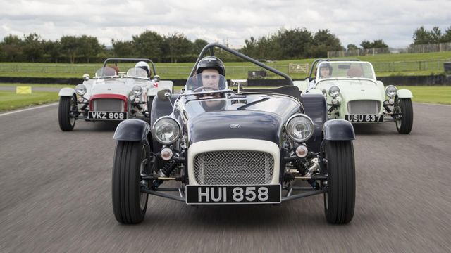 Усі ретроспорткари Caterham розкупили за кілька годин - фото 195949