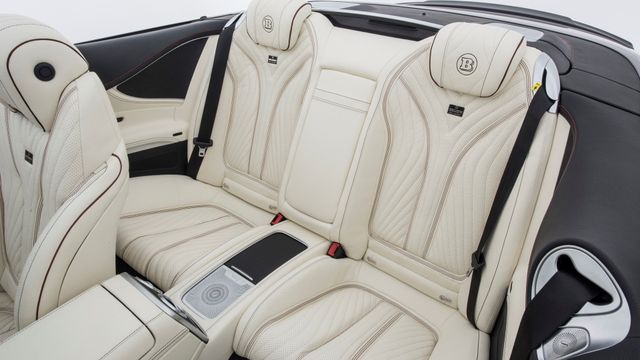 Як виглядає найшвидший і найпотужніший кабріолет у світі - фото 193697