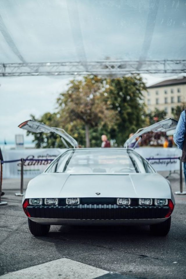 Найяскравіші суперкари Lamborghini зібрали на конкурсі краси - фото 197934