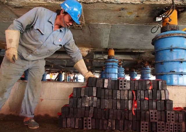 У Китаї пересунули буддистський храм на 30 метрів - фото 196811