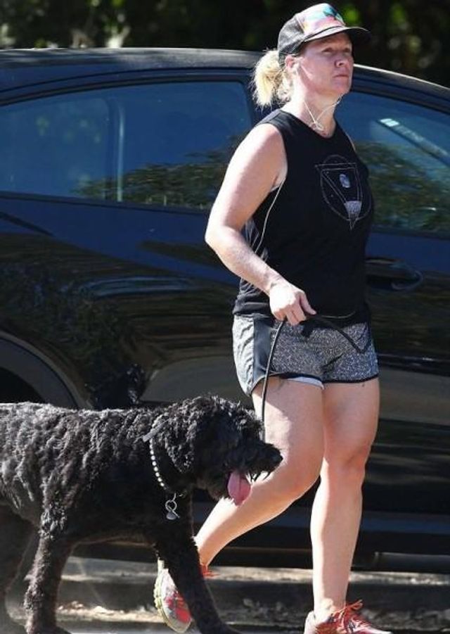 Зірка серіалу "Беверлі-Гіллз" шокувала своїм зовнішнім виглядом - фото 196386