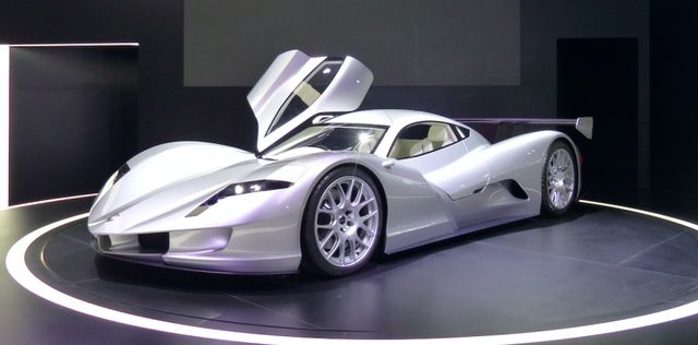 На Франкфуртському автосалоні показали найшвидший електромобіль у світі - фото 196087