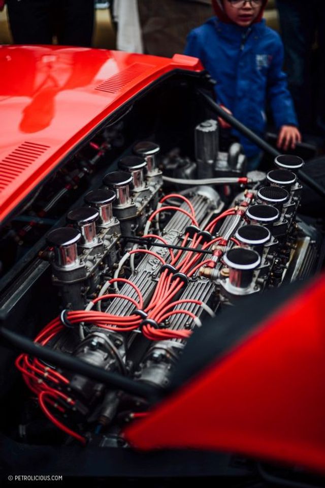 Найяскравіші суперкари Lamborghini зібрали на конкурсі краси - фото 197923