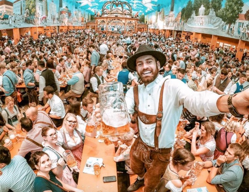 Пиво, веселощі і дівчата: як святкують Октоберфест 2017