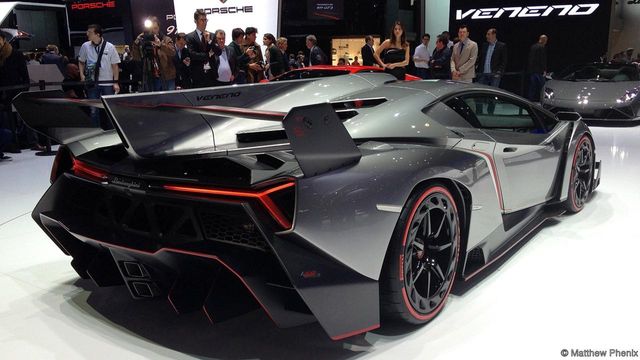 У США продають раритетний Lamborghini Veneno - фото 192934