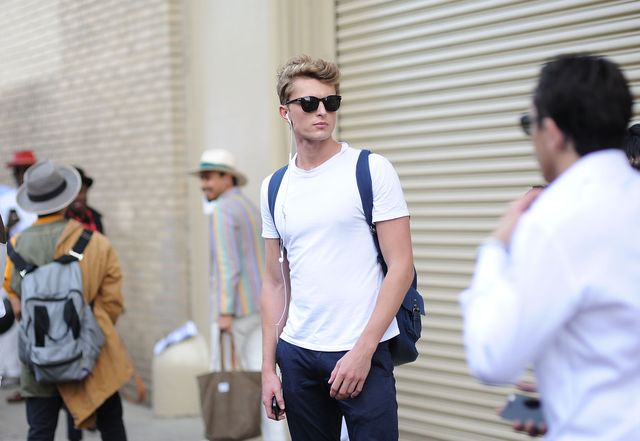 Гід по стилю. Біла футболка як базовий елемент гардеробу: стильні поєднання - фото 193838