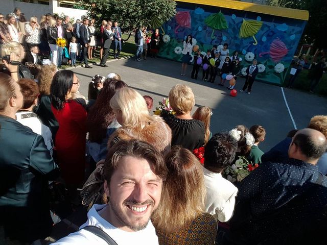 Притула повів сина до школи та привітав з Днем знань - фото 192870