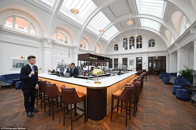 Не потоне! У Британії відкрили готель у стилі "Титаніка" - фото 195823